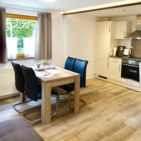 Apartment #4 Mit Terrasse In Zentraler Dennoch Ruhiger Lage - Stadtbus Vor Der Tür! *